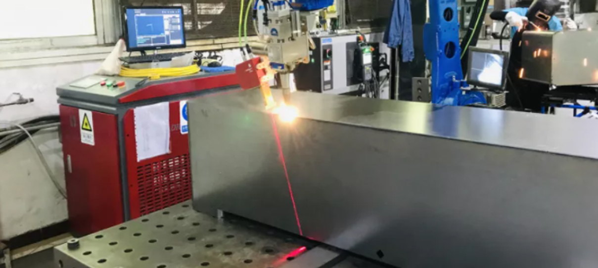 不銹鋼薄板智能焊接新方案，英萊激光視覺焊縫跟蹤系統顯身手！